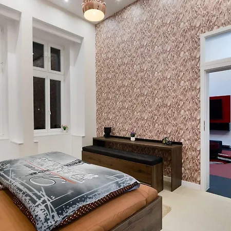Red Passion Deluxe At Gozsdu Apartment