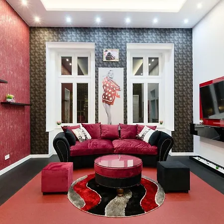 Red Passion Deluxe At Gozsdu Budapest